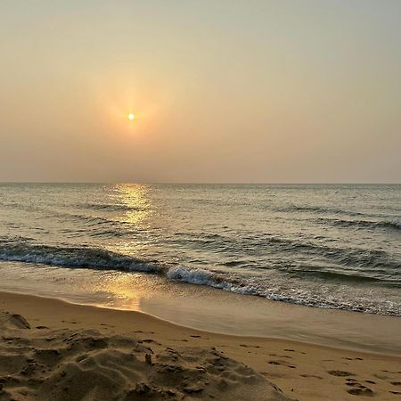 Ocean Breeze Hotel Residencies Britlanka Apartments Negombo Bagian luar foto