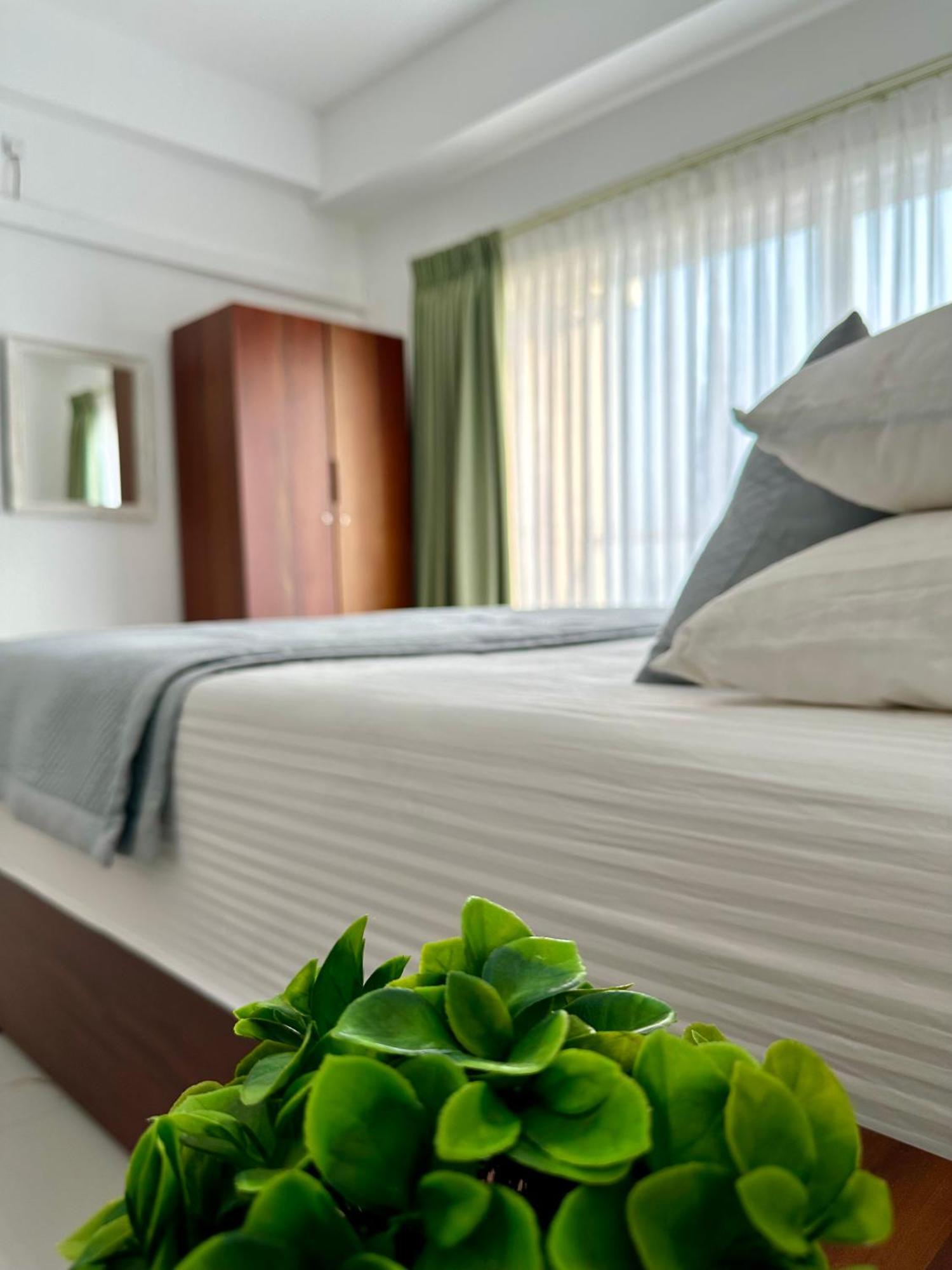 Ocean Breeze Hotel Residencies Britlanka Apartments Negombo Bagian luar foto