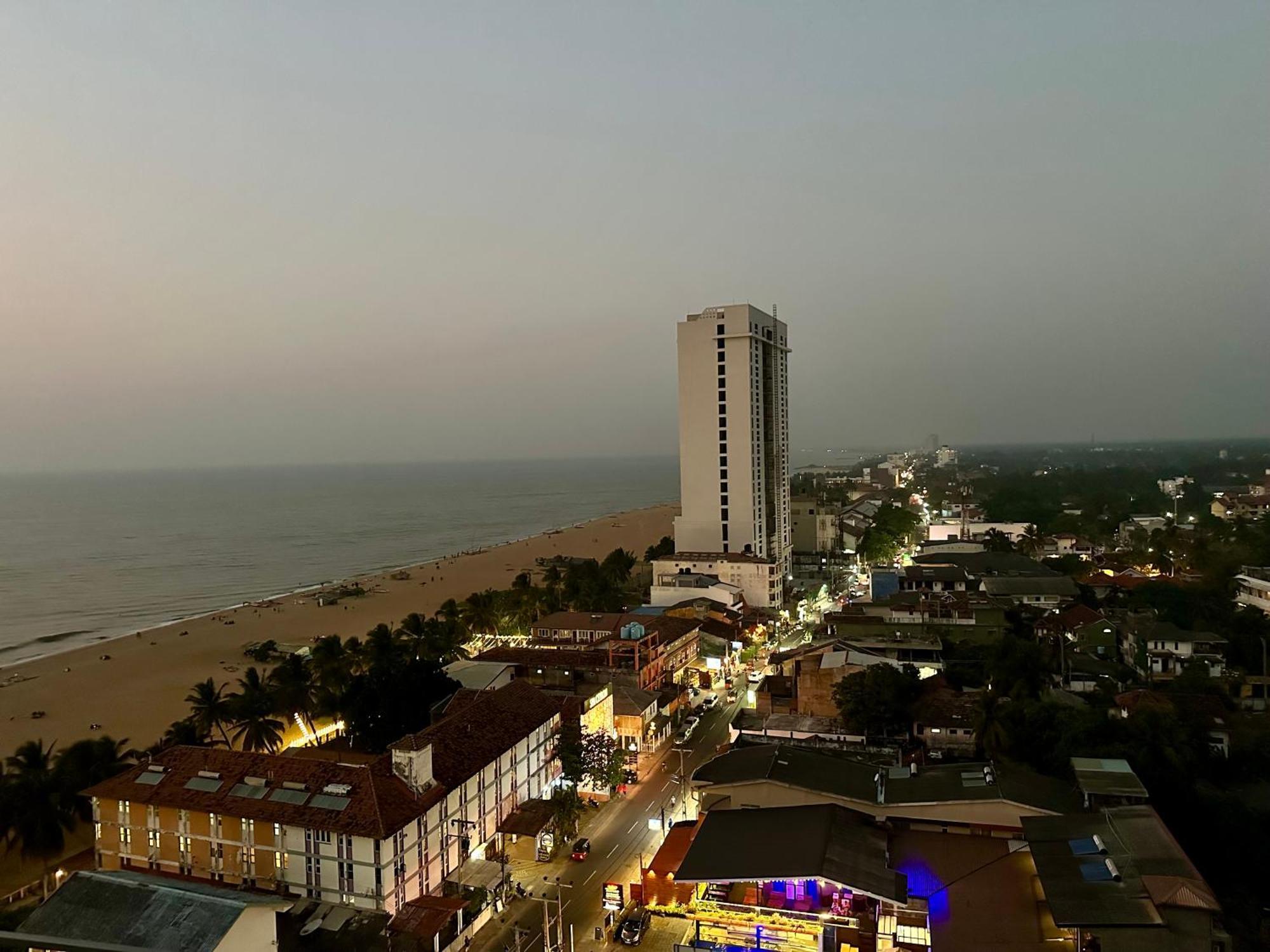 Ocean Breeze Hotel Residencies Britlanka Apartments Negombo Bagian luar foto