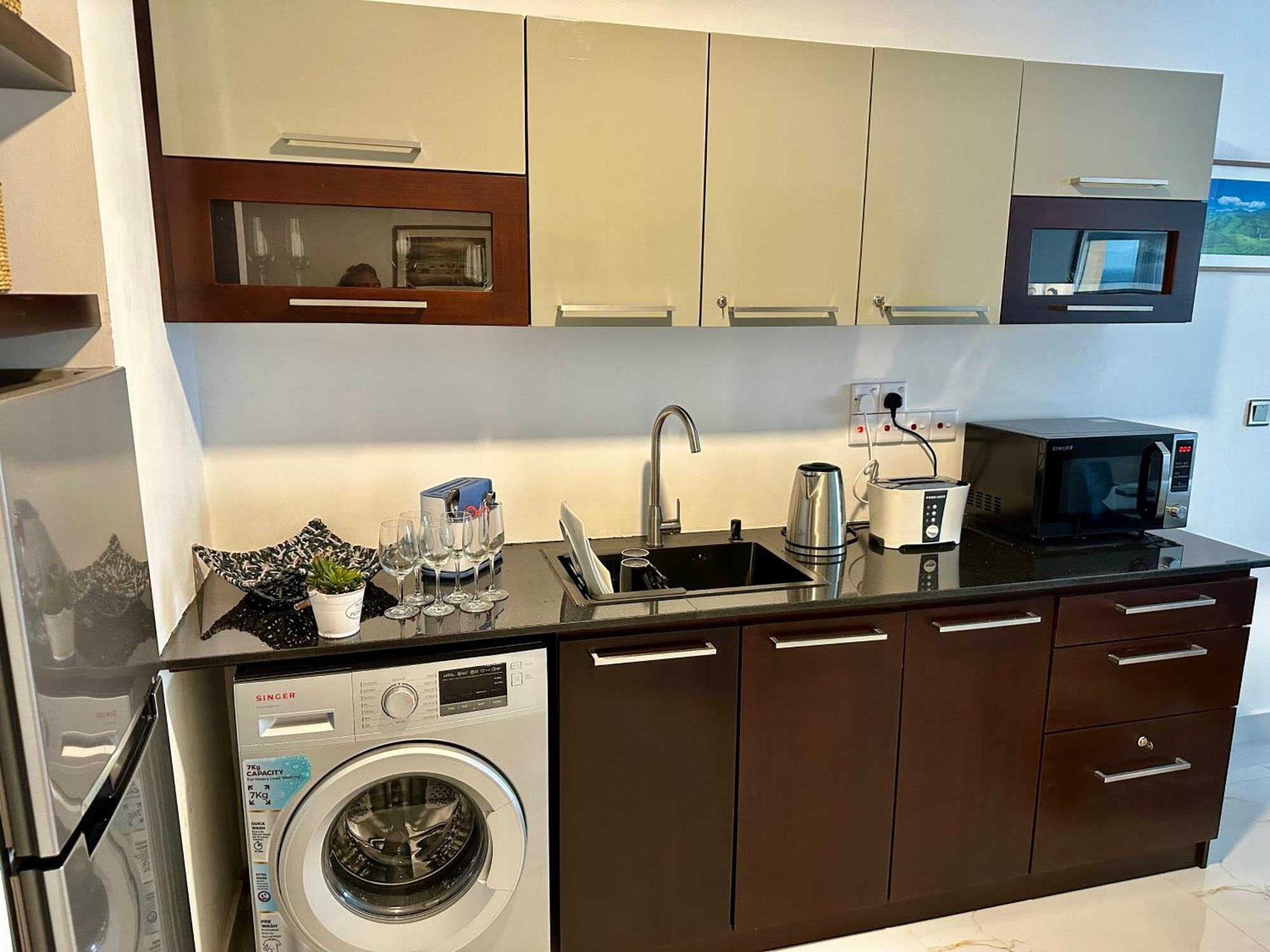 Ocean Breeze Hotel Residencies Britlanka Apartments Negombo Bagian luar foto