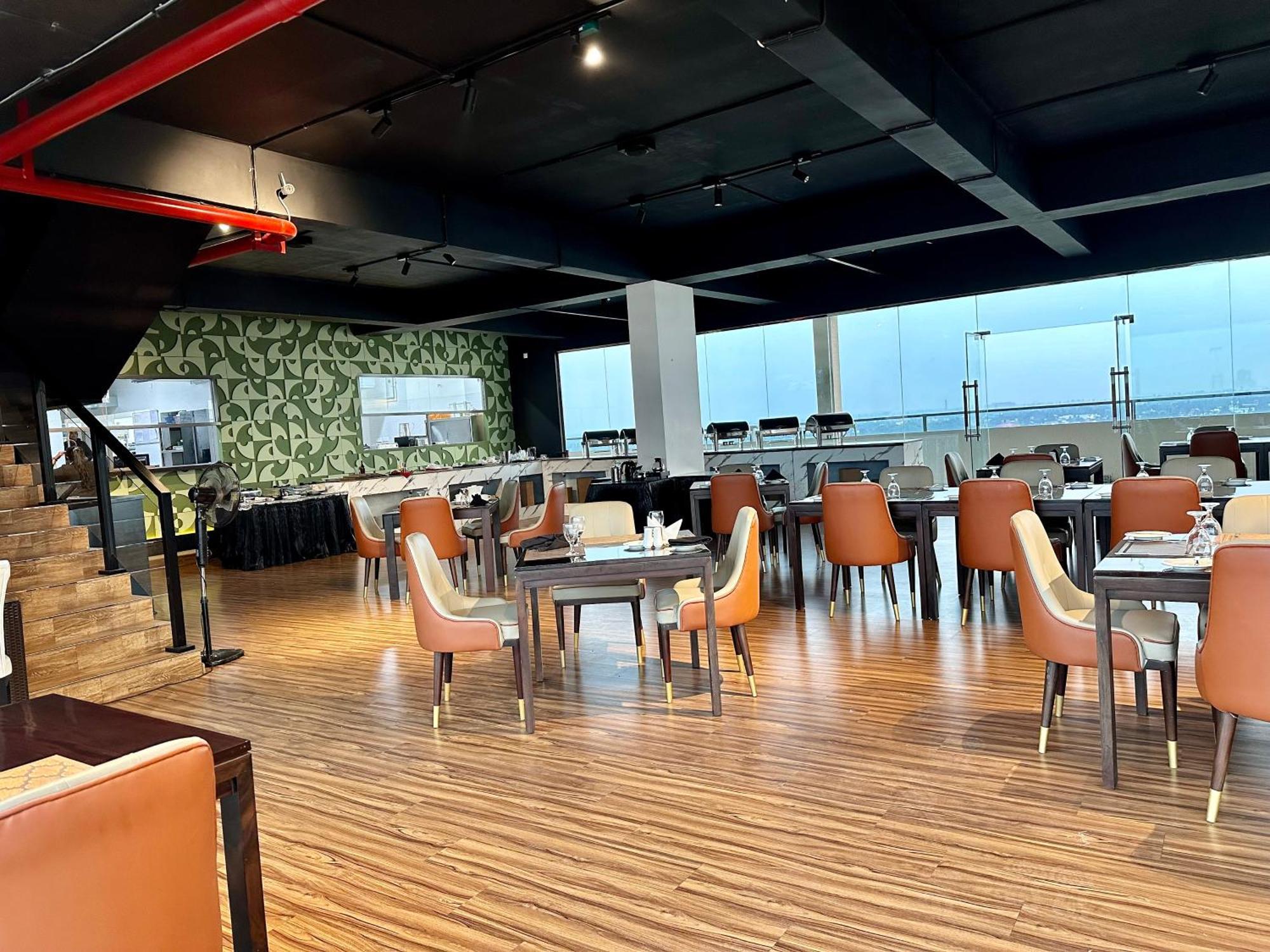 Ocean Breeze Hotel Residencies Britlanka Apartments Negombo Bagian luar foto