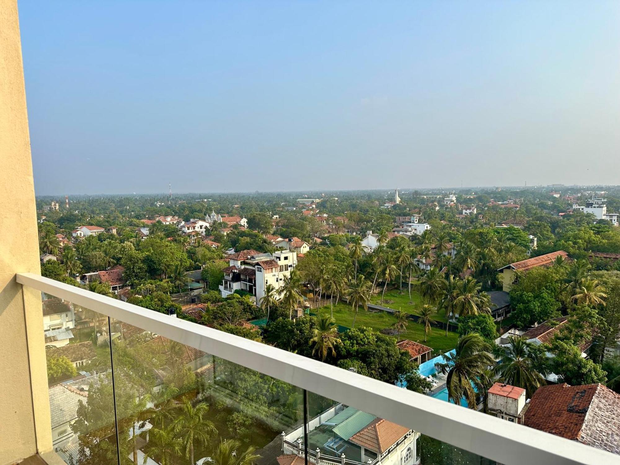 Ocean Breeze Hotel Residencies Britlanka Apartments Negombo Bagian luar foto
