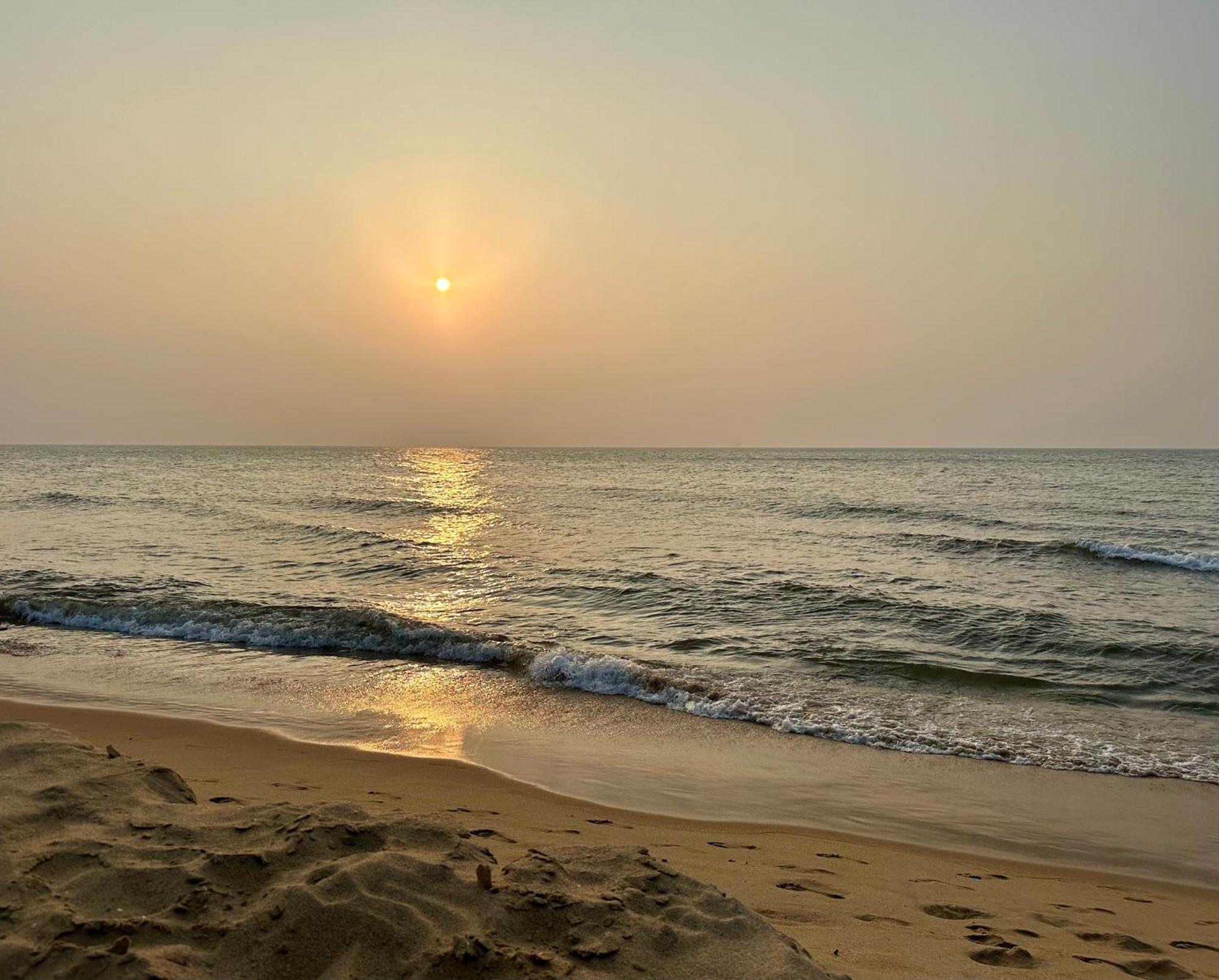 Ocean Breeze Hotel Residencies Britlanka Apartments Negombo Bagian luar foto