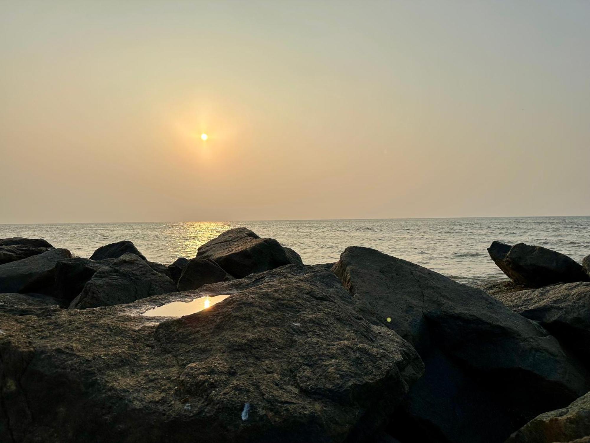 Ocean Breeze Hotel Residencies Britlanka Apartments Negombo Bagian luar foto