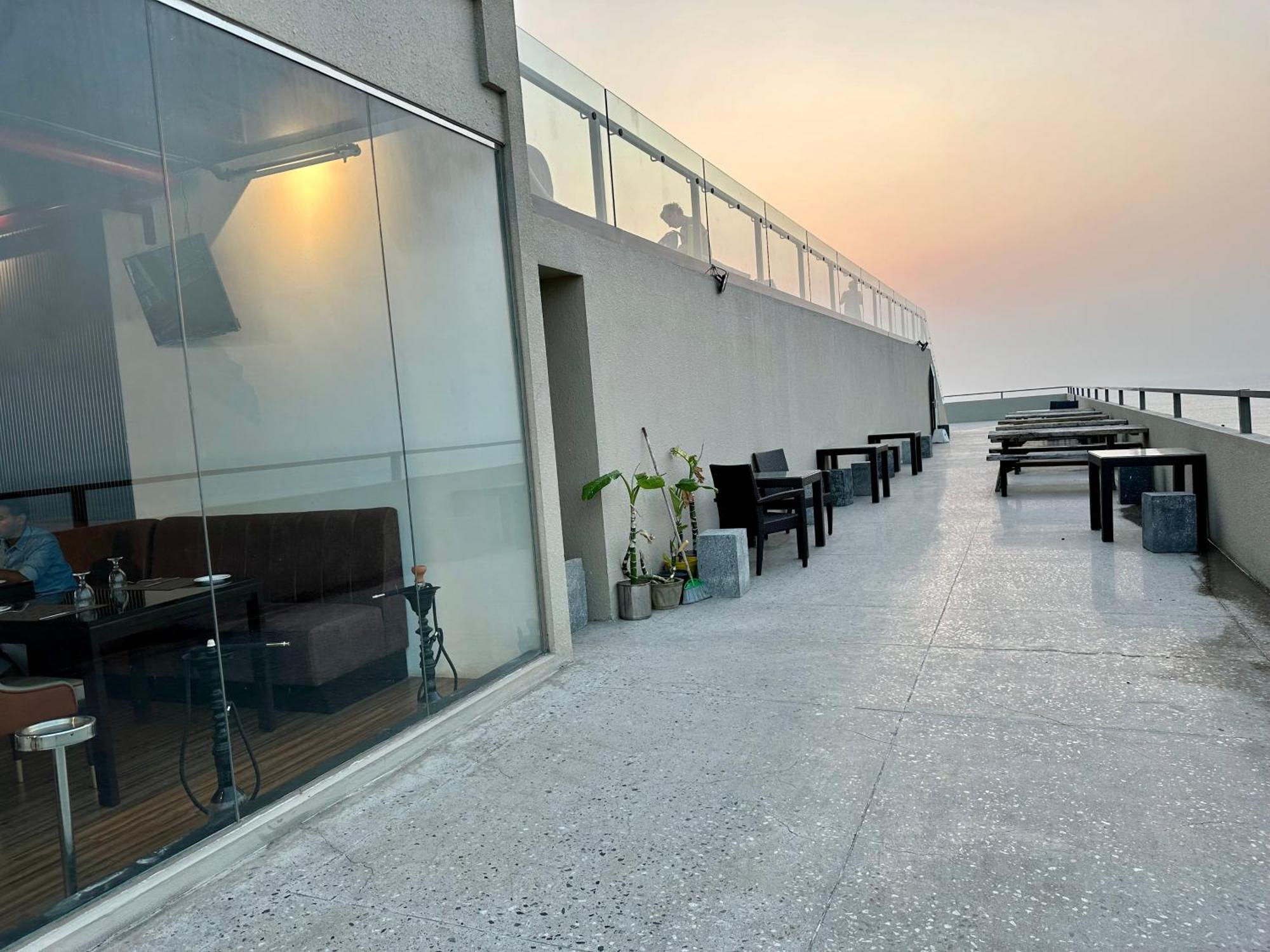 Ocean Breeze Hotel Residencies Britlanka Apartments Negombo Bagian luar foto