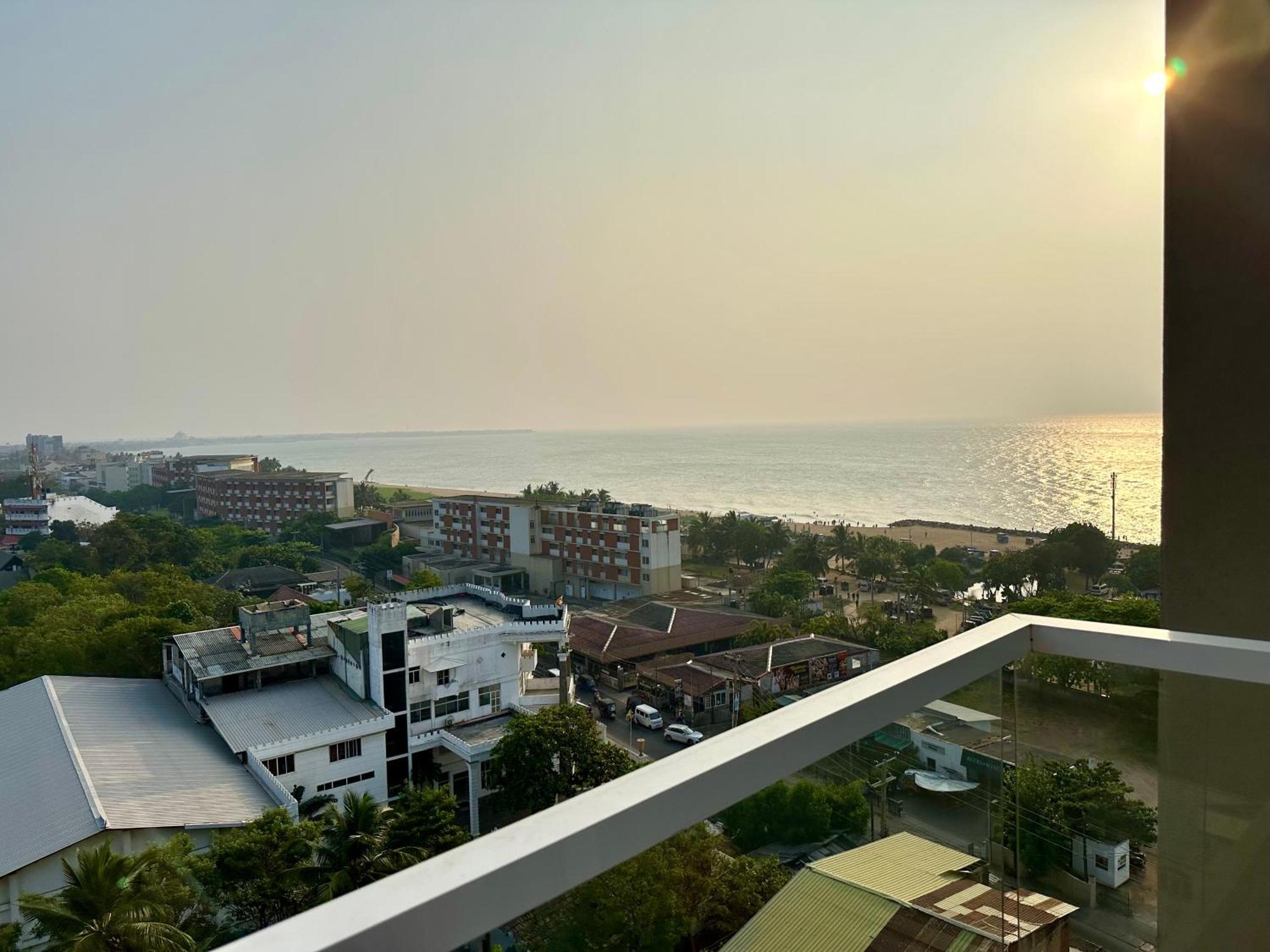 Ocean Breeze Hotel Residencies Britlanka Apartments Negombo Bagian luar foto