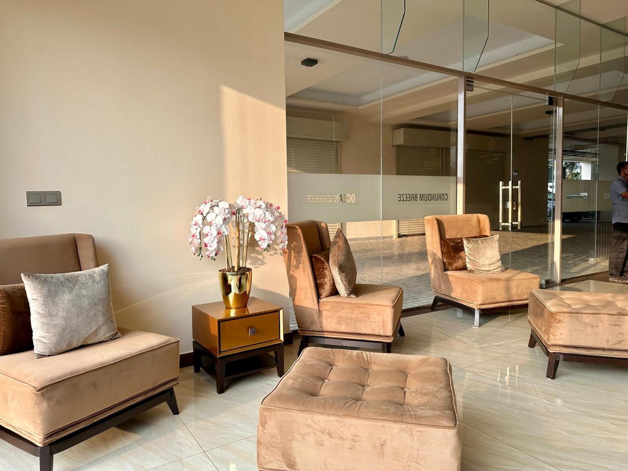 Ocean Breeze Hotel Residencies Britlanka Apartments Negombo Bagian luar foto