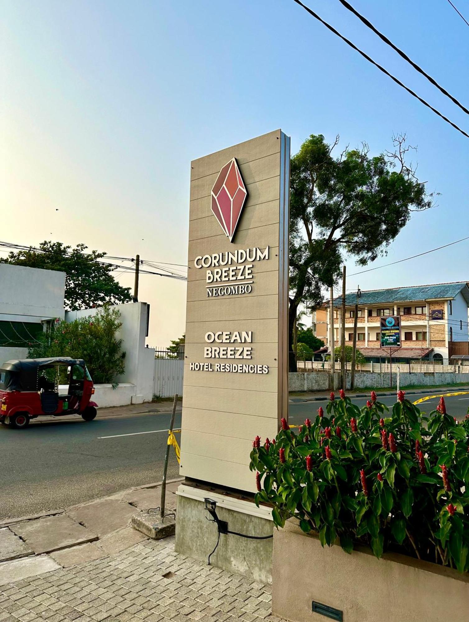 Ocean Breeze Hotel Residencies Britlanka Apartments Negombo Bagian luar foto